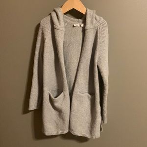 Girls Gap hooded graysweater cardigan with pockets.  Girls small/6-7